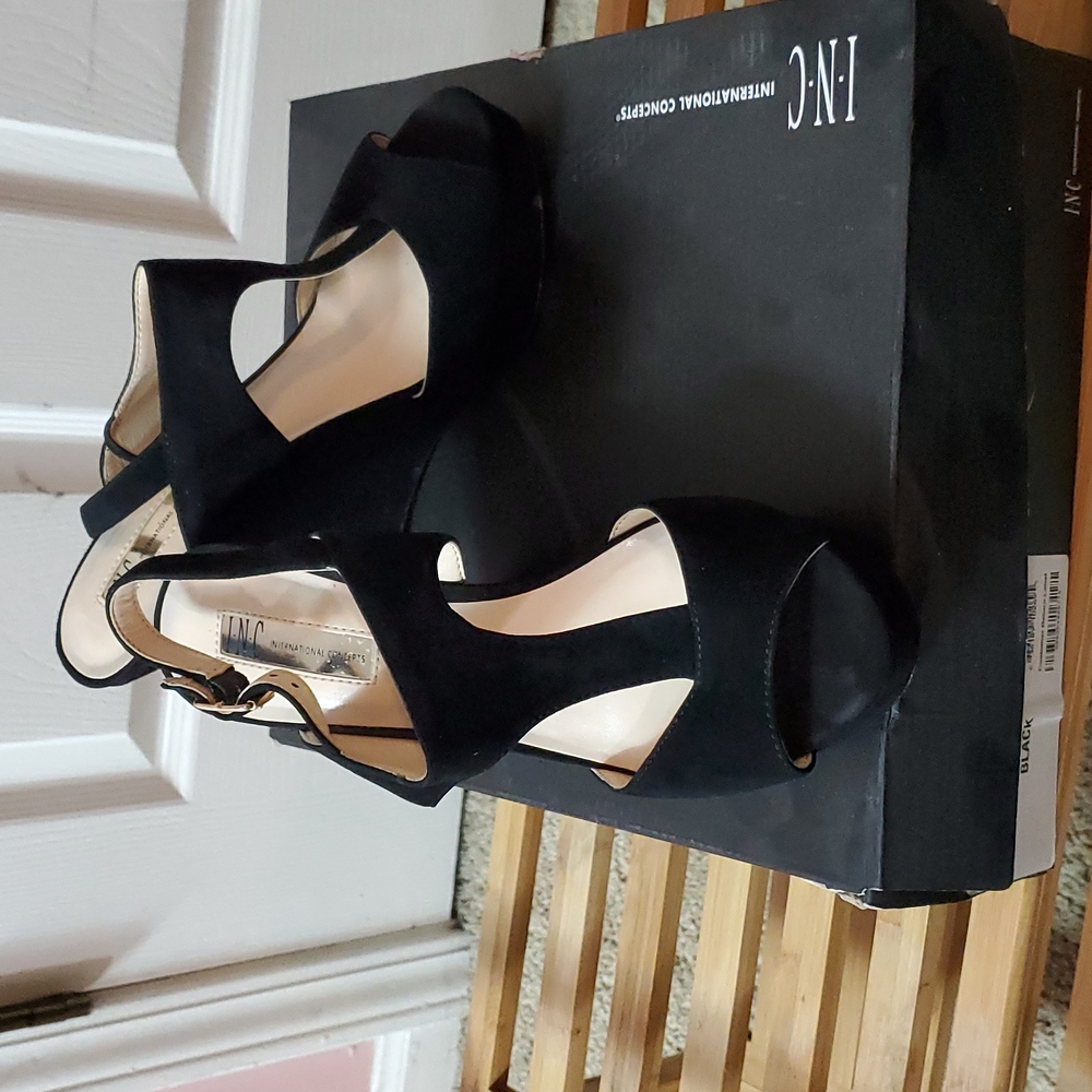 Wedge Sandals - Picture 2 of 4